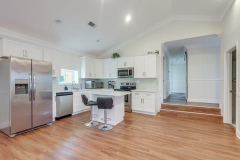 Walk to Avondale Eats & Brews: Urban Getaway Apartment in Birmingham