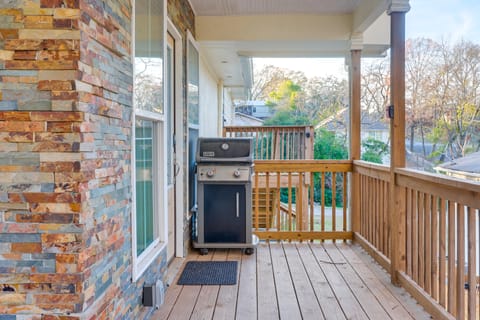 Walk to Avondale Eats & Brews: Urban Getaway Apartment in Birmingham