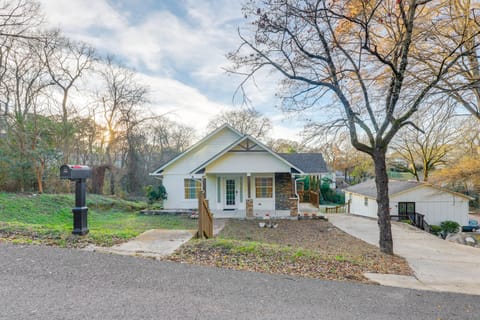 Walk to Avondale Eats & Brews: Urban Getaway Apartment in Birmingham