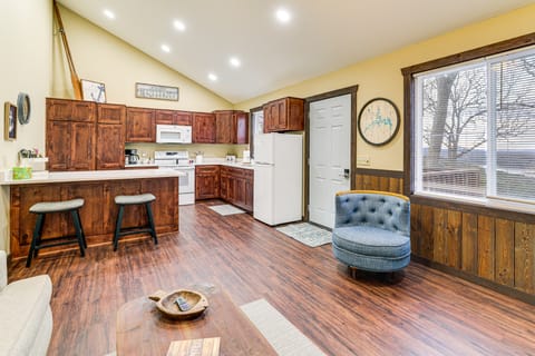 Stunning Views! Table Rock Lake Cabin Near Marina House in Shell Knob