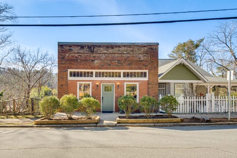Private Hot Tub, Steps to Main St: Saluda Retreat House in Saluda