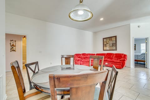 9 Mi to WEC & Dtwn Ocala! Family Haven w/ Patio House in Florida