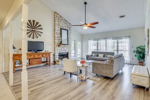 Hill Country Escape: Family Home w/ Outdoor Oasis House in Rio Grande