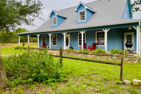 Hill Country Escape: Family Home w/ Outdoor Oasis House in Rio Grande