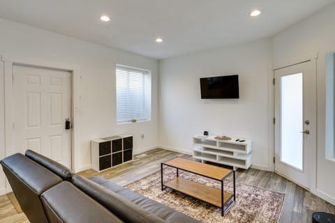 Stunning Peak Views Near Utah Lake! Cozy Getaway Apartment in Orem