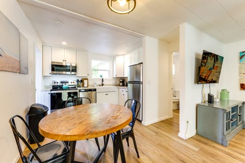 Private Hilltop Getaway w/ Patio: Dogs Welcome! House in Vista