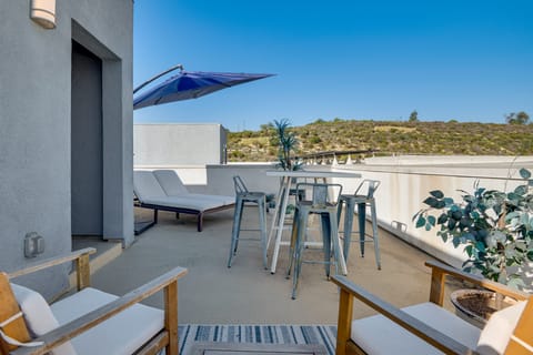 12 Mi to DTLA! Multi-Level Charmer w/ Pool Access Apartment in Monterey Park