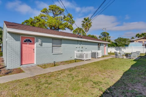 Walk to Beach & Rick Seltzer Park! PCB Getaway Apartment in Lower Grand Lagoon