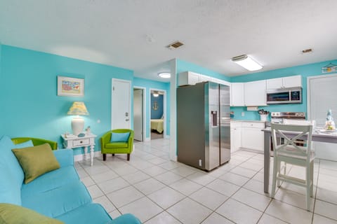 Walk to Beach & Rick Seltzer Park! PCB Getaway Apartment in Lower Grand Lagoon