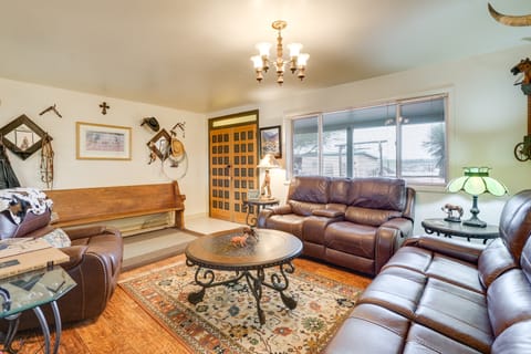 Horse-Friendly Ranch Retreat in Wickenburg! House in Maricopa County