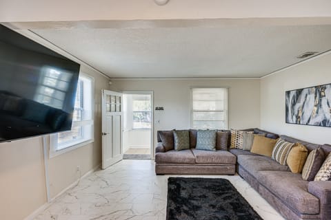 6 Mi to Dtwn Entertainment! Stylish JAX Abode House in Jacksonville