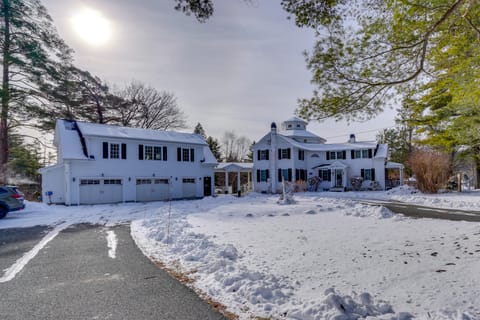 6 Mi to Tanglewood! High-End Lee Apartment Apartment in Lee