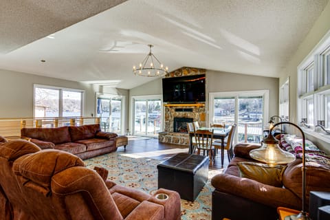 Private Dock & Bar: Pet-Friendly Lake Ozark Home House in Lake of the Ozarks