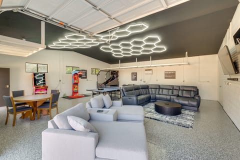 Heated Pool, Game Room: Family Home in Tempe! House in Tempe