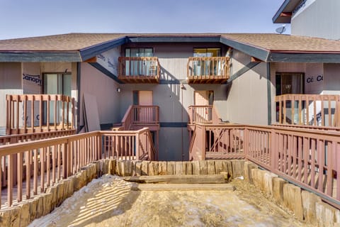 Walk to Angel Fire Resort: Pet-Friendly Getaway Apartment in Angel Fire