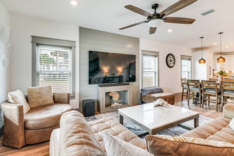 Walk to Beach! 'Ocean's Paradise' w/ Patio House in Mexico Beach