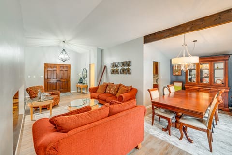 Close to Hospitals & Downtown: Cleveland Home House in Lake Erie