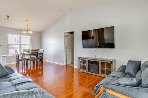 Quiet + Convenient! 2-Story Townhouse in NW Indy House in Pike Township