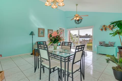 Bright Lakefront Sanford Home w/ Community Pool House in Sanford