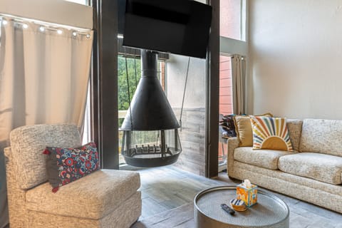 Golf, Boat, Swim! Point Venture Retreat w/ Deck Apartment in Point Venture