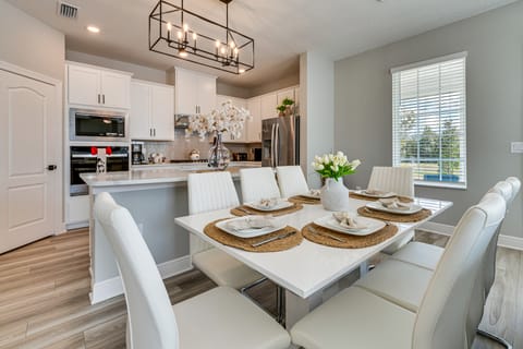 Reunion Resort Theme Park Hub: Family Friendly House in Four Corners