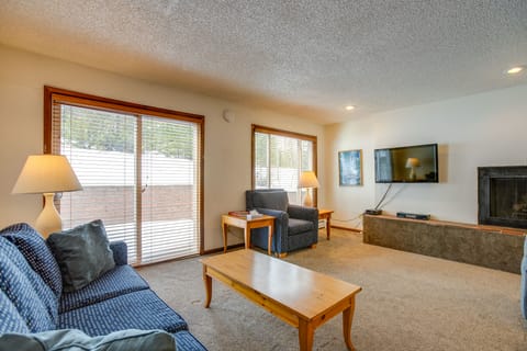 Pool & Hot Tub! Hub for All-Season Winter Park Fun Apartment in Fraser