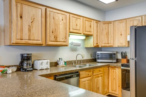 Heated Pool & Hot Tubs at Dtwn Winter Park Condo! Apartment in Fraser