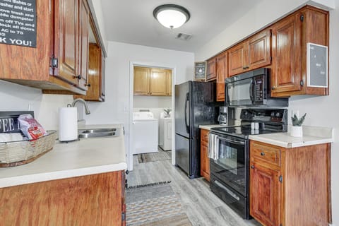 Visit Route 66! Pet-Friendly Joplin Gem w/ Yard House in Joplin