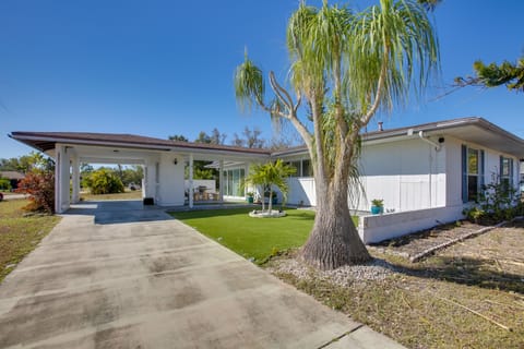 4 Mi to Beach! Snowbird Escape in Port Charlotte House in Port Charlotte