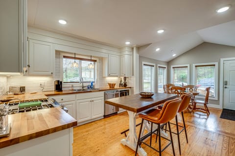 Walk to Historic Dtwn Laurel: Quiet Home w/ Porch House in Mississippi