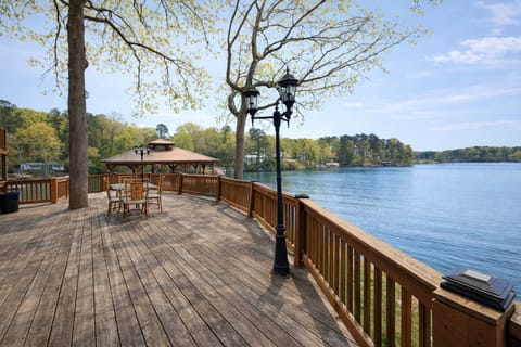 2-Tier Dock w/ Lift! Jordan Lake Family Retreat House in Alabama