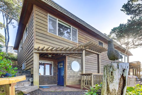 Sanctuary by the Sea! Luxe Living in Lincoln Beach House in Lincoln Beach