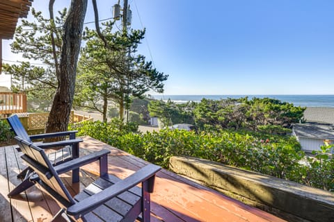 Sanctuary by the Sea! Luxe Living in Lincoln Beach House in Lincoln Beach