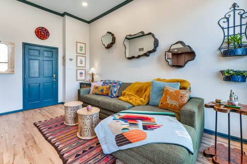 Shop, Dine, Unwind! Couples Retreat in Dtwn Golden Apartment in Golden