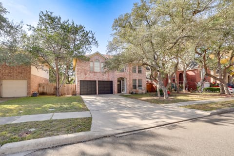3 Mi to Randolph AFB: San Antonio Area Home House in San Antonio