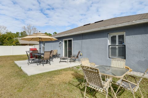 8 Mi to Flagler Beach! Family-Friendly Getaway House in Palm Coast