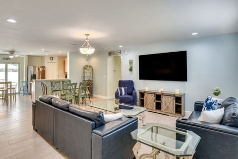 8 Mi to Flagler Beach! Family-Friendly Getaway House in Palm Coast