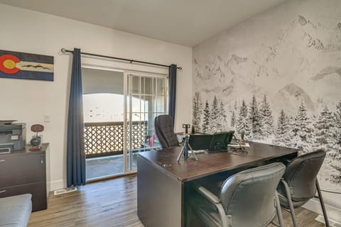 WFH Setup & Garage Parking! Modern Denver Condo Apartment in Thornton