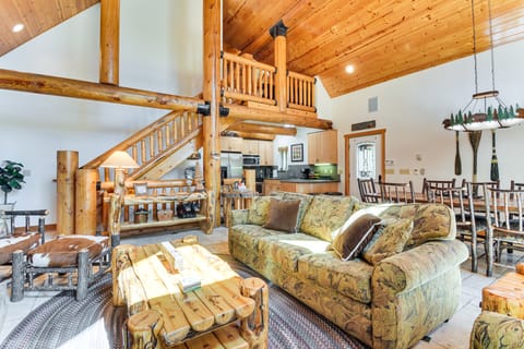 Peaceful Escape in the Pines: Arnold Cabin w/ Deck House in Arnold