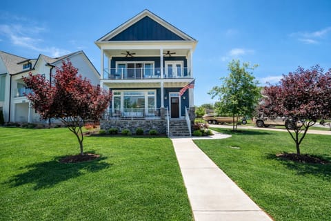 Shoreside Getaway on Tims Ford Lake w/ Pool Access House in Tennessee