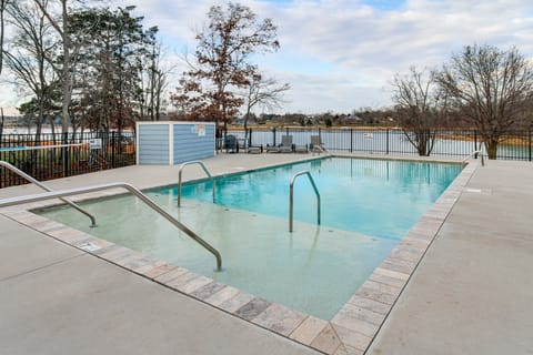 Shoreside Getaway on Tims Ford Lake w/ Pool Access House in Tennessee
