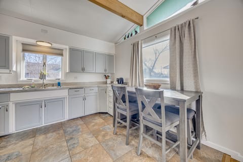 4 Mi to Riverwalk & CSU Pueblo! Home w/ Sunroom House in Pueblo West