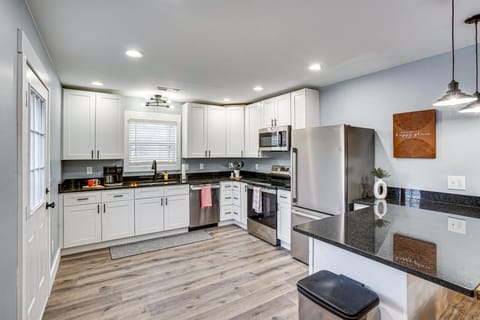 Peaceful Retreat w/ Hot Tub Near Lake Barkley! House in Lake Barkley