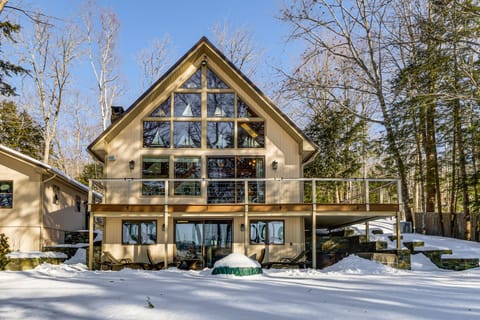 Gateway to Acadia! Green Lake Home w/ Hot Tub House in Dedham