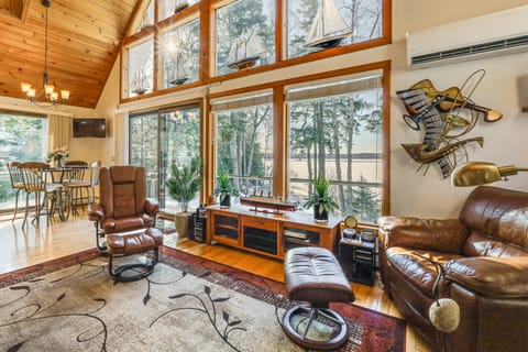 Gateway to Acadia! Green Lake Home w/ Hot Tub House in Dedham