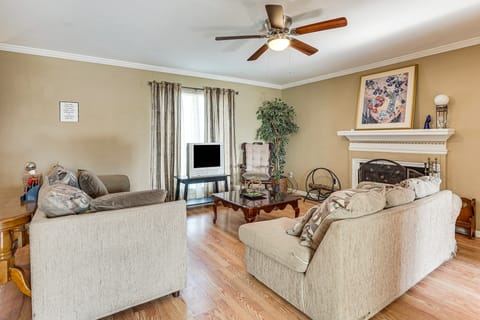 8 Mi to Augusta National: Group Getaway w/ Deck House in Evans