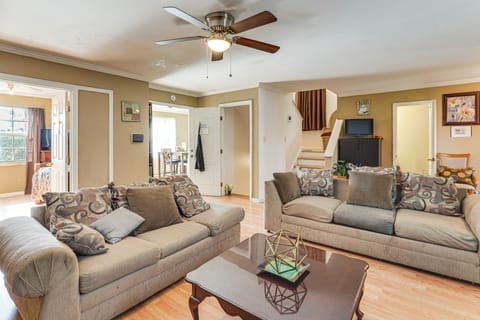 8 Mi to Augusta National: Group Getaway w/ Deck House in Evans