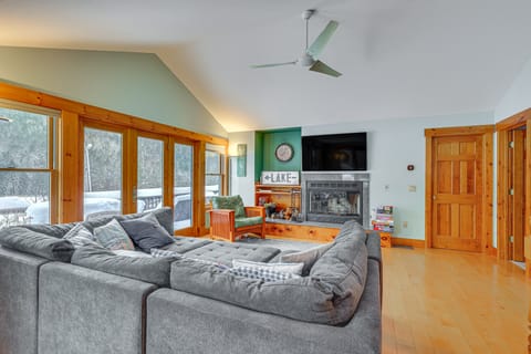 All-Season Lake House Between Okemo & Killington! House in Plymouth