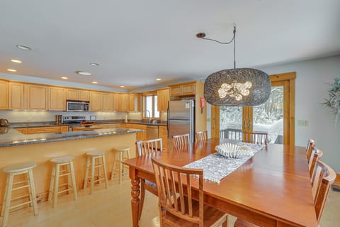 All-Season Lake House Between Okemo & Killington! House in Plymouth