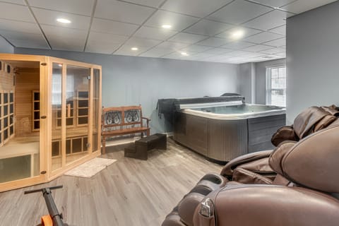 Waterfront Lake Hartwell Retreat w/ Indoor Hot Tub House in Lake Hartwell